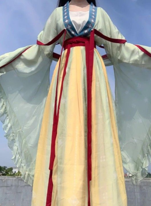 Elderly Fashion in Summer:The Charm of Traditional Tangzhuang Clothing