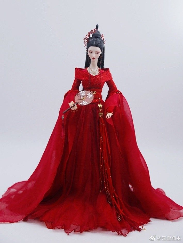 Superwomen in Traditional Chinese Fashion:The Rise of Hanfu 汉服) Superwomen in Traditional Chinese Fashion:The Rise of Hanfu 汉服)