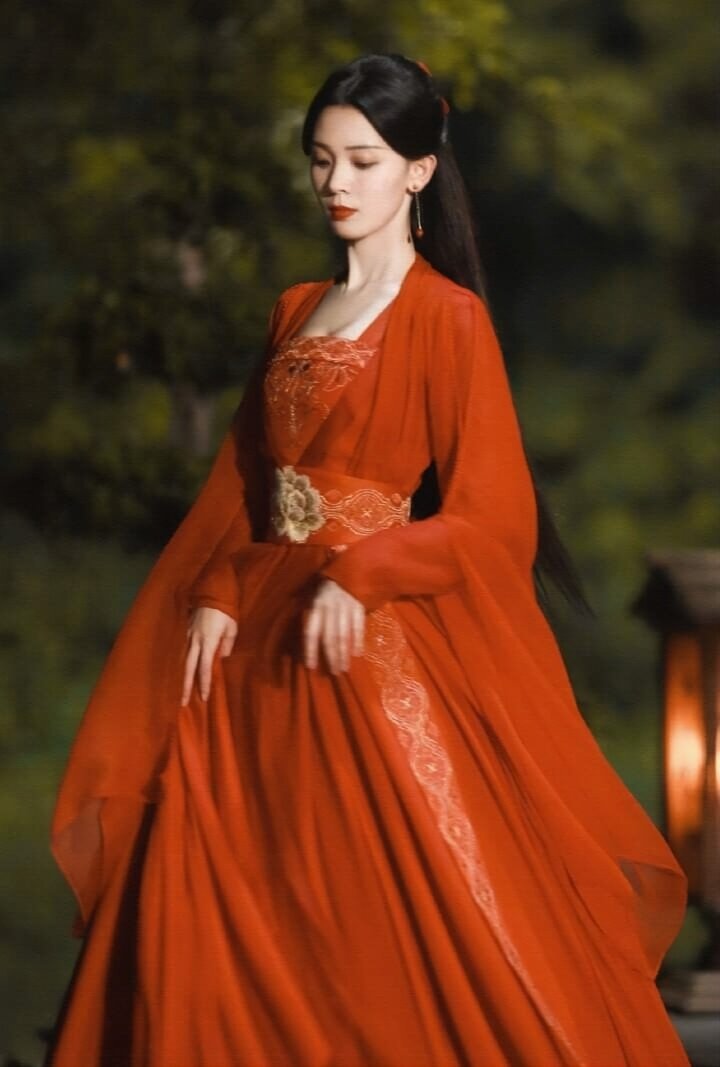 The Revival of Hanfu Culture in the West Yard:Exploring the Essence of Traditional Chinese Elegance The Revival of Hanfu Culture in the West Yard:Exploring the Essence of Traditional Chinese Elegance