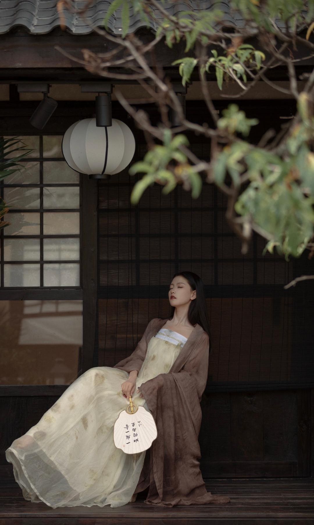 Handcrafted Embroidery Horseface Skirt Ensemble A Blend of Tradition and Art Handcrafted Embroidery Horseface Skirt Ensemble A Blend of Tradition and Art