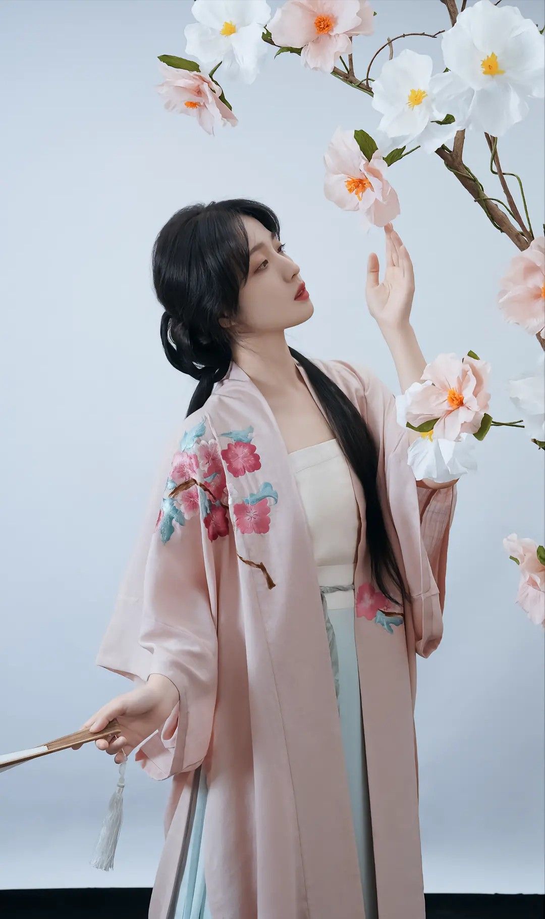 The Embroidery of the Breast Flower in Hanfu Clothing:A Closer Look at its Cultural Significance The Embroidery of the Breast Flower in Hanfu Clothing:A Closer Look at its Cultural Significance