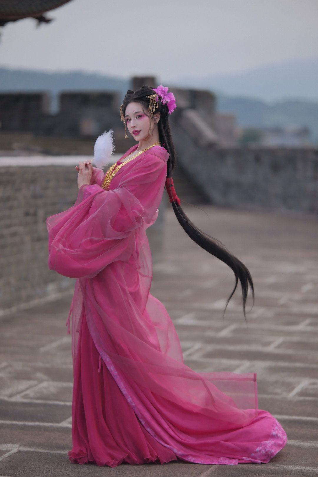 Embracing the Dawn in a New Sino-Style Cheongsam:The Rise of Morning Gowns with Traditional Charm Embracing the Dawn in a New Sino-Style Cheongsam:The Rise of Morning Gowns with Traditional Charm
