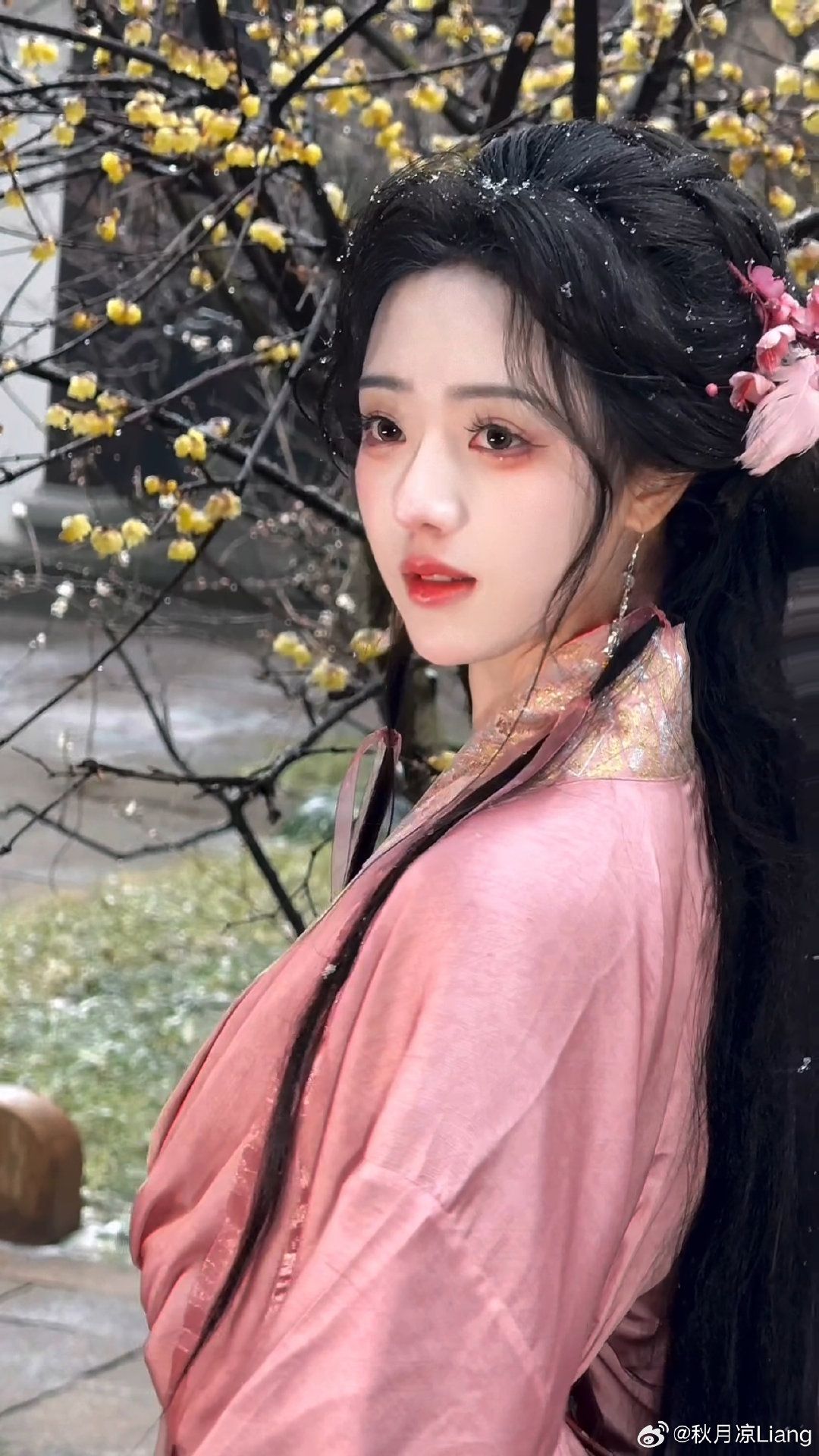 Hanfu Culture in Caozhou:Embracing Traditional Elegance Hanfu Culture in Caozhou:Embracing Traditional Elegance