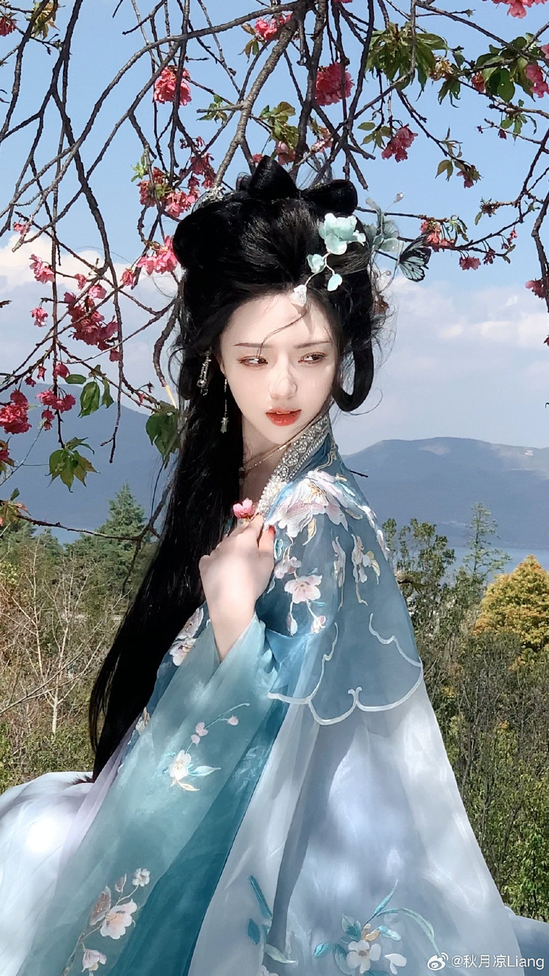 Flash Sale:Clearance Sale on Traditional Cheongsam Your Chance to Own a Piece of Chinese Heritage Flash Sale:Clearance Sale on Traditional Cheongsam Your Chance to Own a Piece of Chinese Heritage
