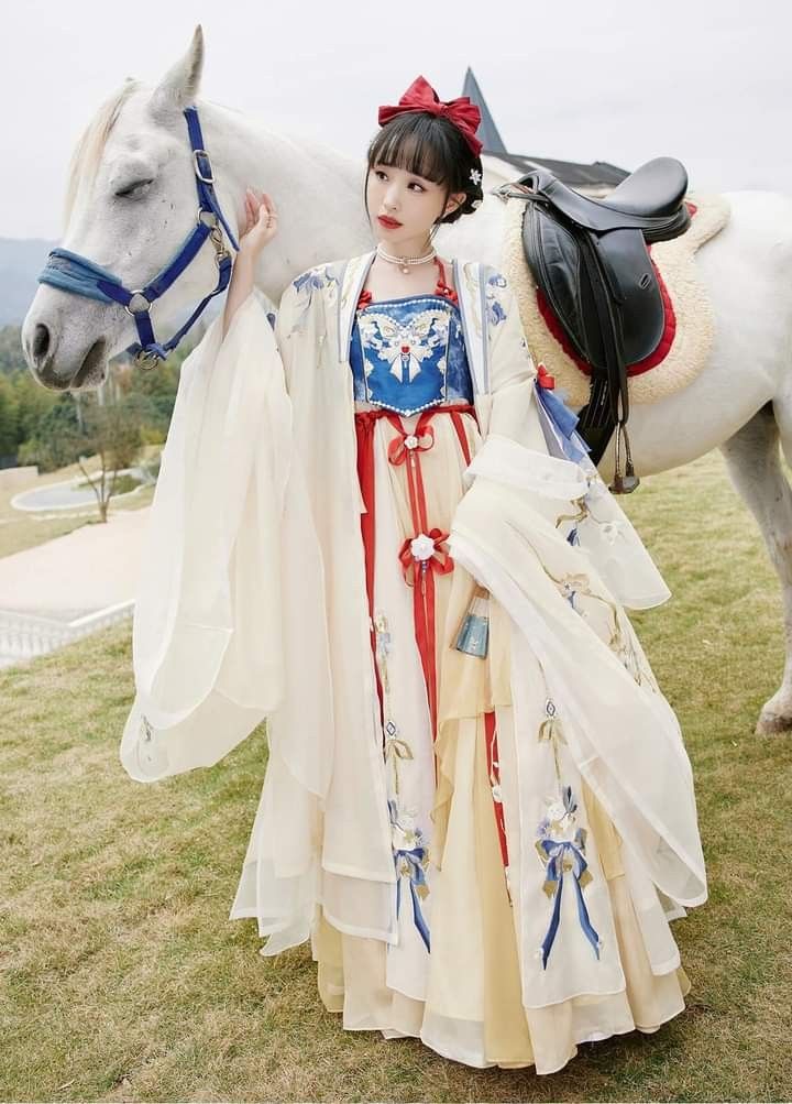 The Enchanting Red Hanfu Gown:A Tale of Ancient Beauty The Enchanting Red Hanfu Gown:A Tale of Ancient Beauty