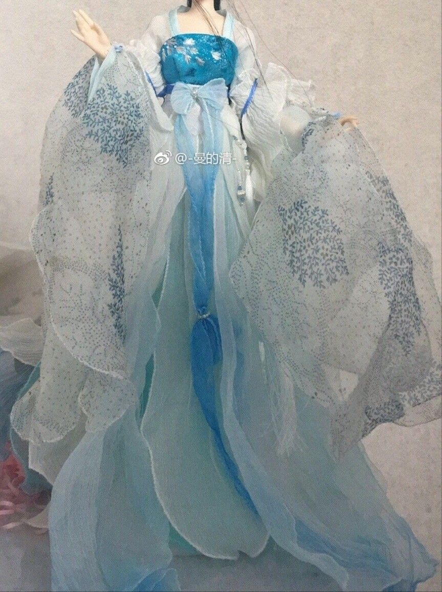 Horseface Skirt:A First Birthday Gown for Little Girls Horseface Skirt:A First Birthday Gown for Little Girls