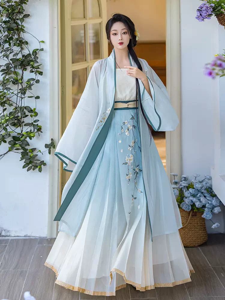 Article Title:The Elegance of Horseface Skirt Set as an Engagement Gown Article Title:The Elegance of Horseface Skirt Set as an Engagement Gown
