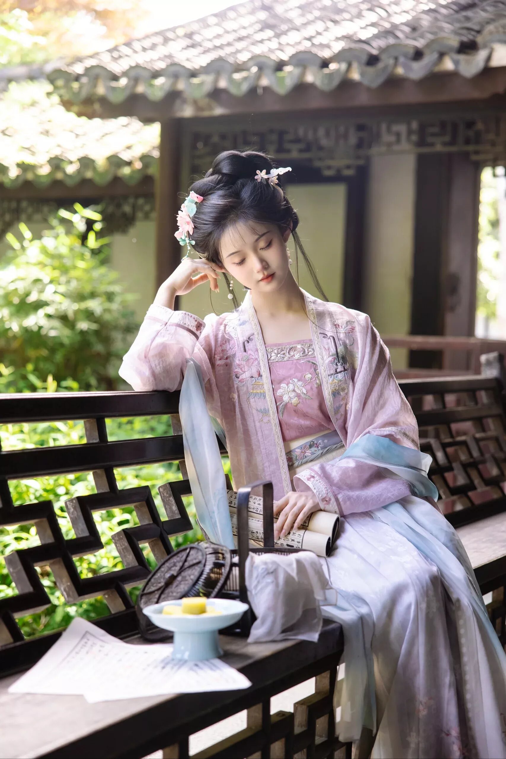 Enhanced Traditional Hanfu Womens Two-Piece Ensemble:A Modern Evolution of Ancient Elegance Enhanced Traditional Hanfu Womens Two-Piece Ensemble:A Modern Evolution of Ancient Elegance