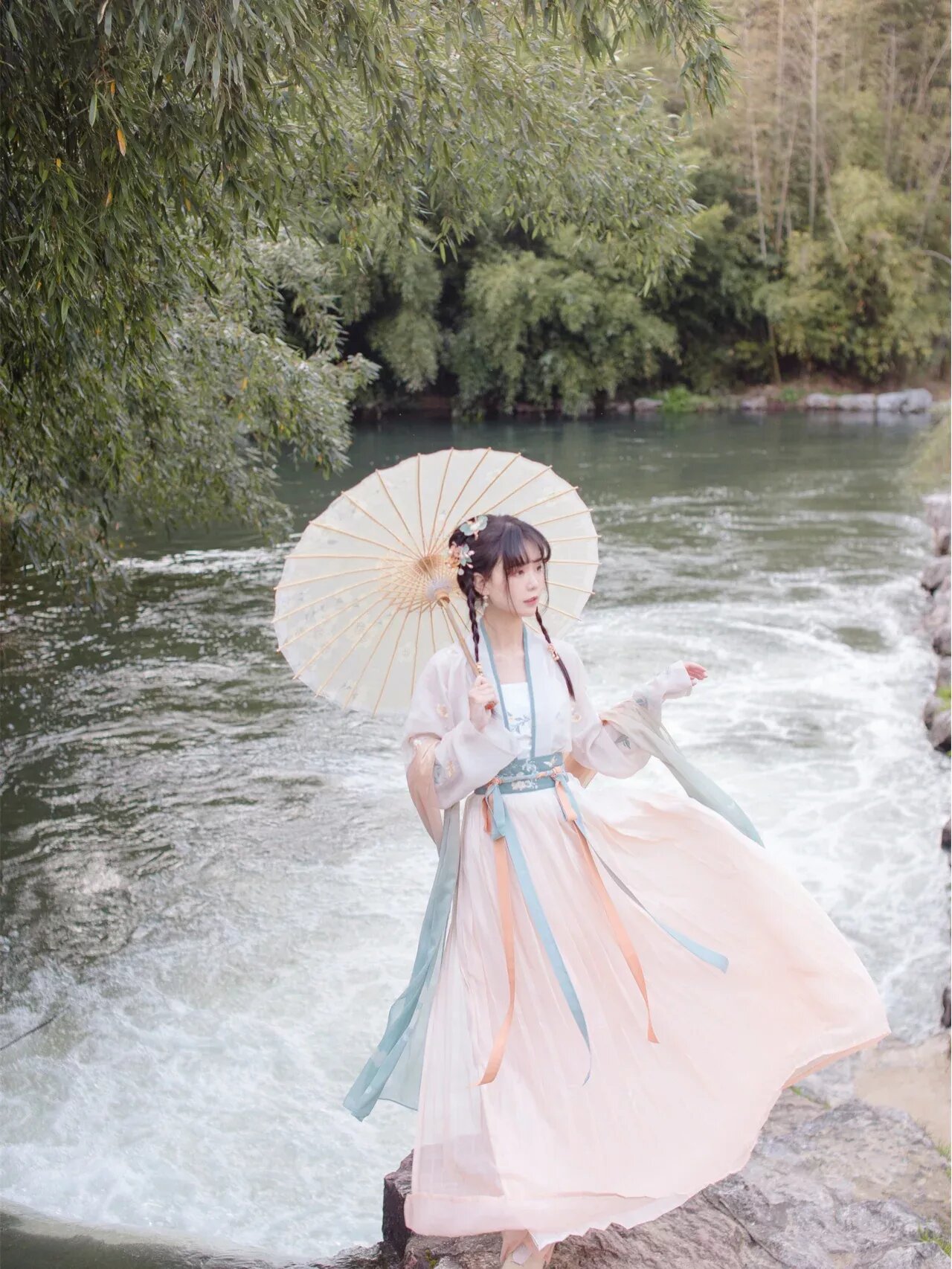 Winter Cheongsam with Oversized Jacket:A Fashionable Plus Size Look Winter Cheongsam with Oversized Jacket:A Fashionable Plus Size Look