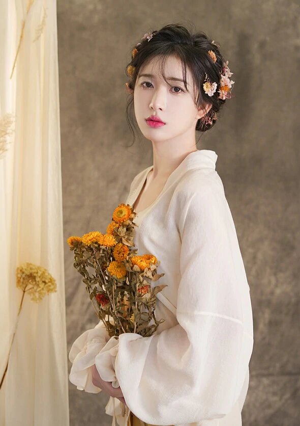Embracing Modern Silk-Velvet Cheongsam:A Fusion of Traditional Chinese Style and Modern Elegance Embracing Modern Silk-Velvet Cheongsam:A Fusion of Traditional Chinese Style and Modern Elegance