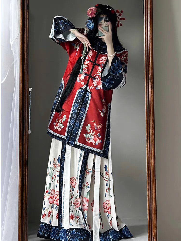 The Enigma of Fans,Cheongsam,and Paper Fold Fans:A Cultural Exploration The Enigma of Fans,Cheongsam,and Paper Fold Fans:A Cultural Exploration