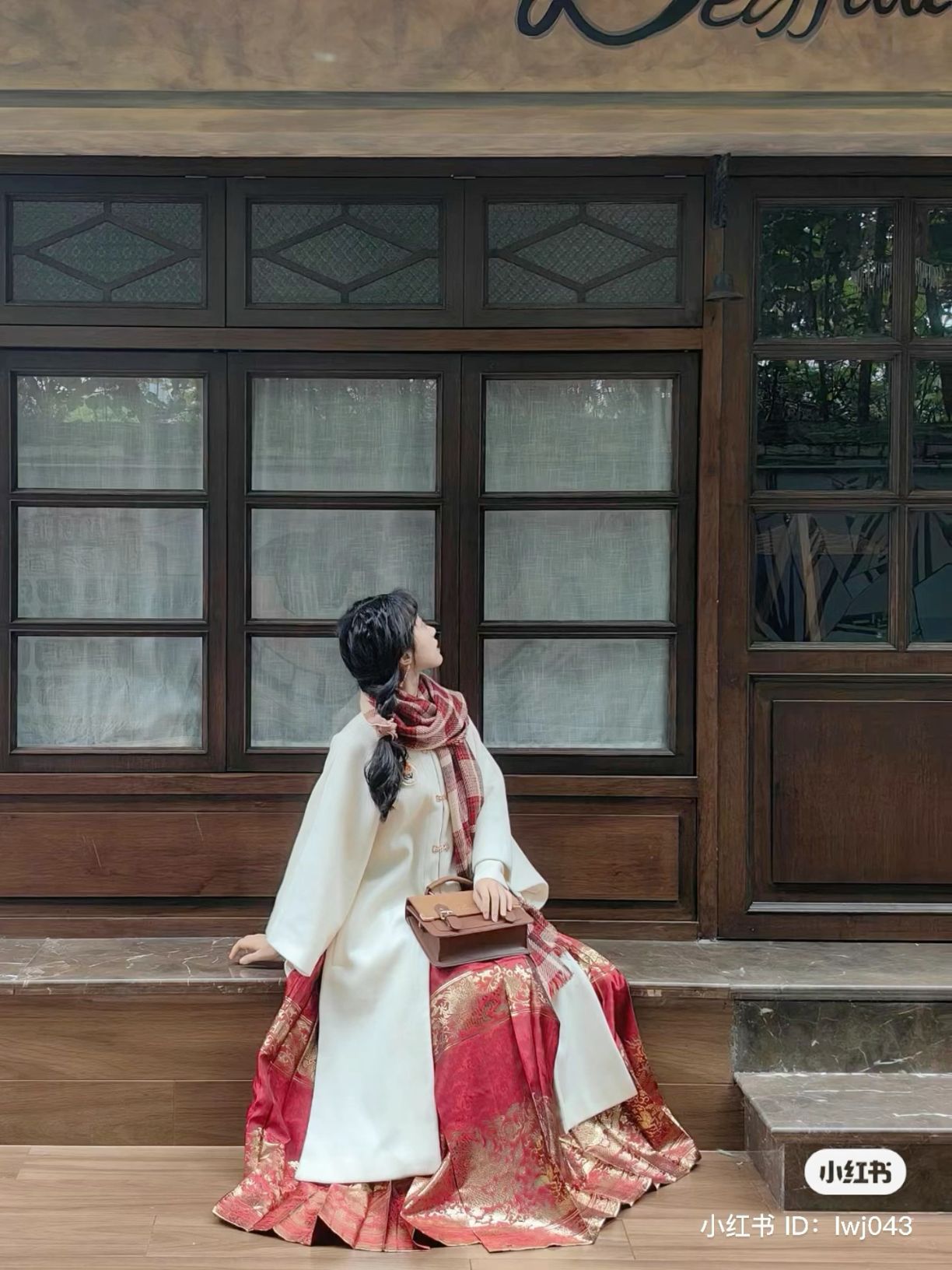 The Charm of Horseface Skirt with Sloping Placket Blouse:A Traditional Beauty in Modern Fashion The Charm of Horseface Skirt with Sloping Placket Blouse:A Traditional Beauty in Modern Fashion