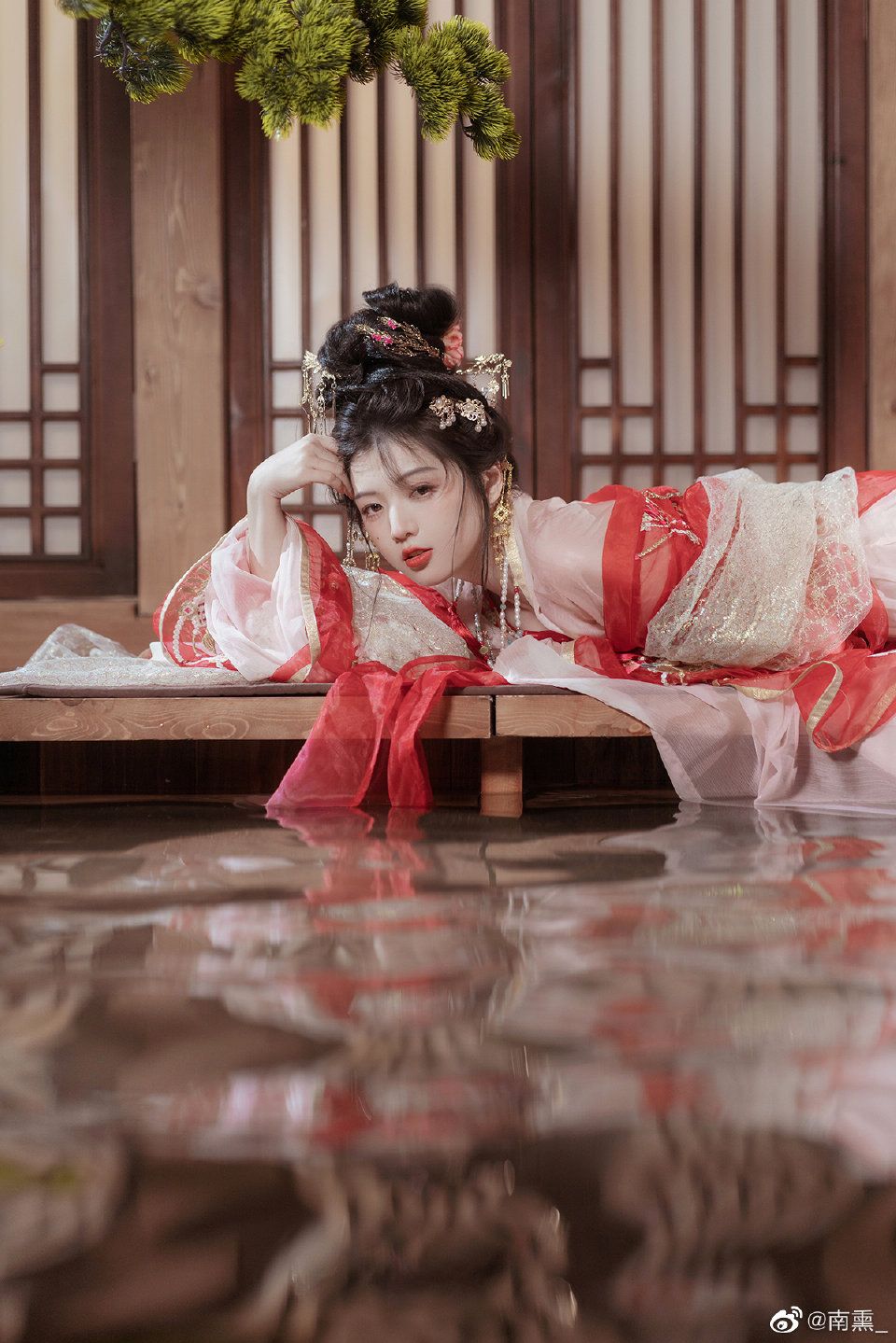 Silk Velvet Tang-Style Chinese-Inspired Womens Clothing:A Blend of Tradition and Modernity Silk Velvet Tang-Style Chinese-Inspired Womens Clothing:A Blend of Tradition and Modernity