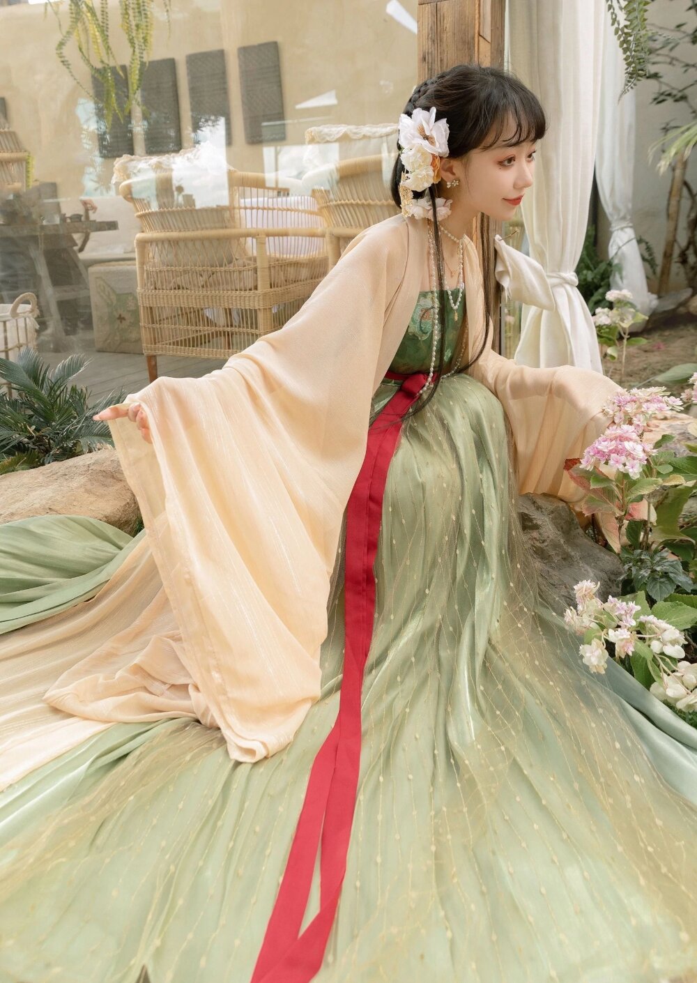 The Purple Hairband and the Splendor of Hanfu Fashion The Purple Hairband and the Splendor of Hanfu Fashion