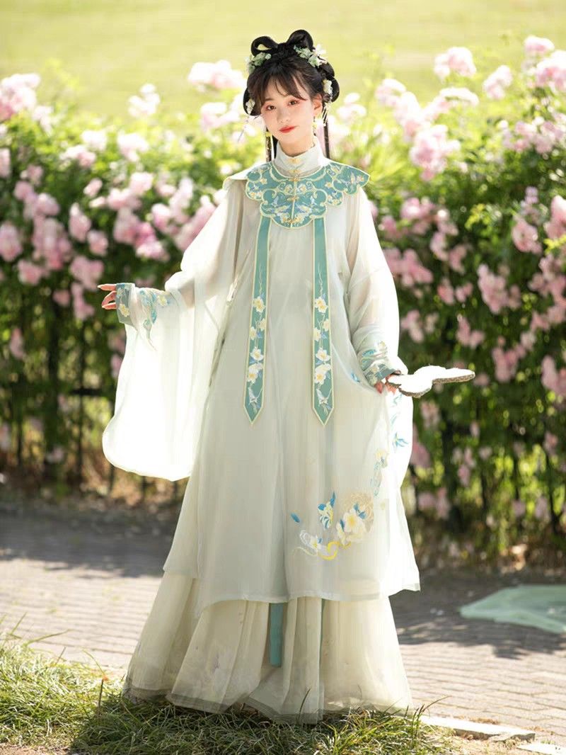 Exploring the Green Hanfu Strapless Dress:A Blend of Traditional Elegance and Modern Green Fashion Exploring the Green Hanfu Strapless Dress:A Blend of Traditional Elegance and Modern Green Fashion