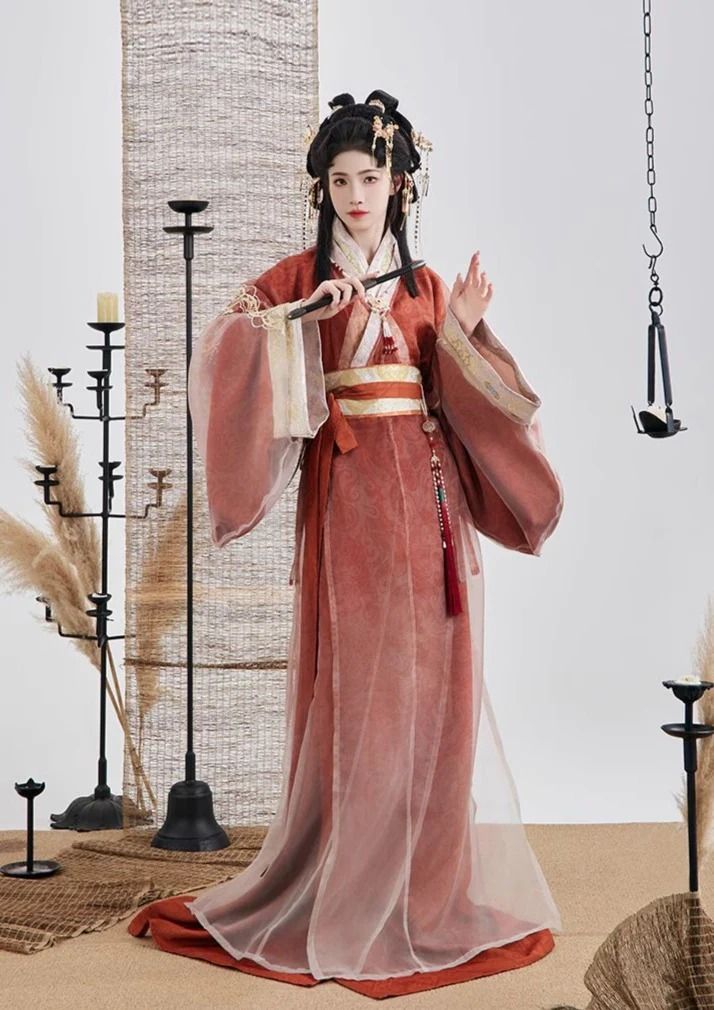 Autumn Winter Weddings:The Elegance of Cheongsam and Shawl as a Blend of Tradition and Modernity Autumn Winter Weddings:The Elegance of Cheongsam and Shawl as a Blend of Tradition and Modernity