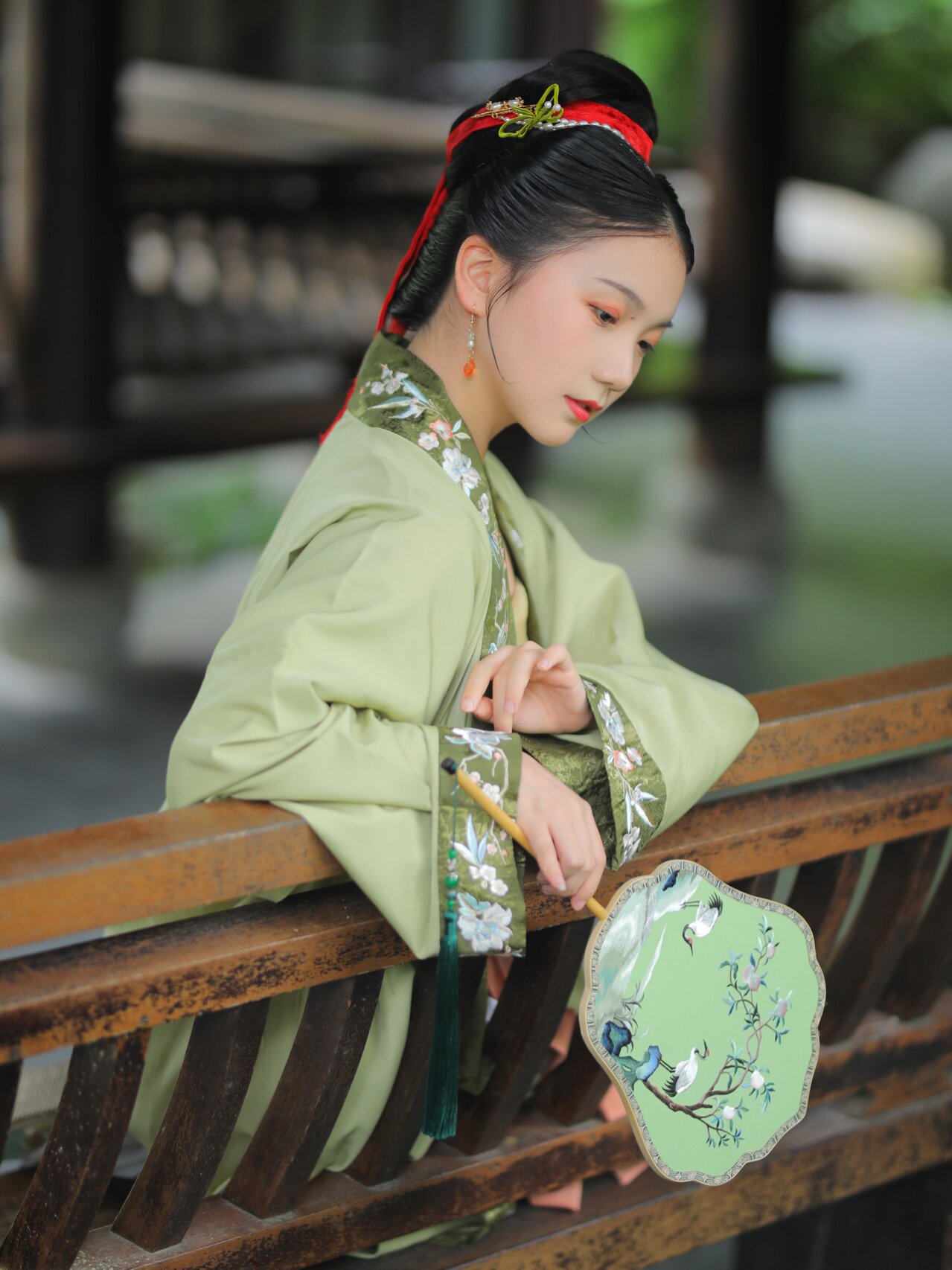 The Charm of a Cream-Colored Horseface Skirt The Charm of a Cream-Colored Horseface Skirt