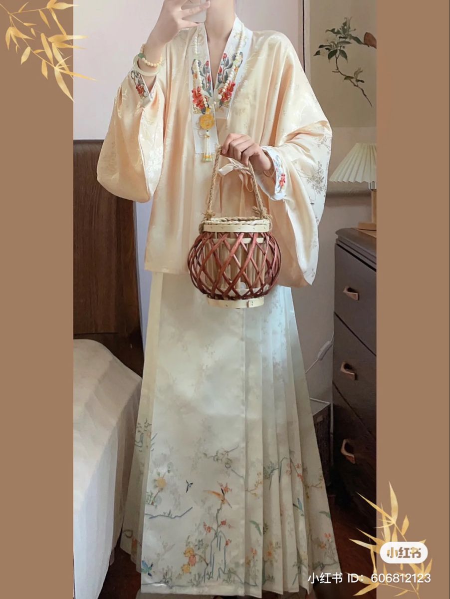 Lace Cheongsam Dress:A Stylish and Belly-Covering Option for Every Woman Lace Cheongsam Dress:A Stylish and Belly-Covering Option for Every Woman