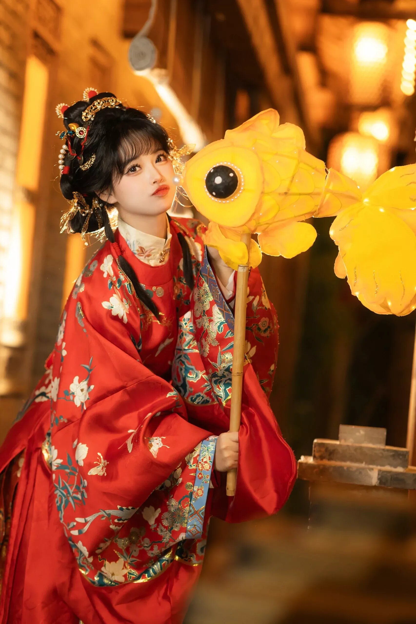 A 12-Year-Old Girls Journey into the World of Hanfu Fashion:The Charm of Waist-Length Robes A 12-Year-Old Girls Journey into the World of Hanfu Fashion:The Charm of Waist-Length Robes