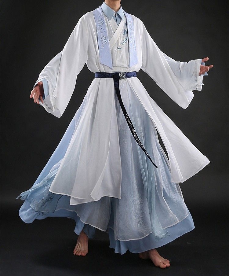 Exploring the Modern Evolution of Traditional Chinese Silver-Woven Ma-Mian Skirt Exploring the Modern Evolution of Traditional Chinese Silver-Woven Ma-Mian Skirt