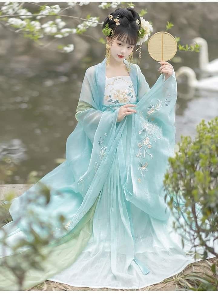 The Allure of the Aristocratic Elegance:Long Cheongsams Diversity of Styles The Allure of the Aristocratic Elegance:Long Cheongsams Diversity of Styles