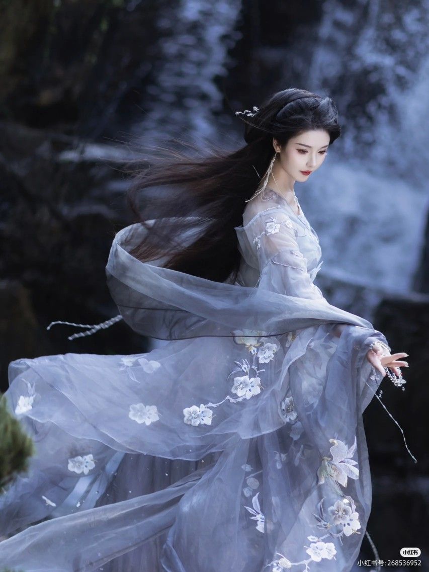 Neo-Chinese Traditional Vogue:The Revival of Hanfu Suites with Modern Elegance Neo-Chinese Traditional Vogue:The Revival of Hanfu Suites with Modern Elegance