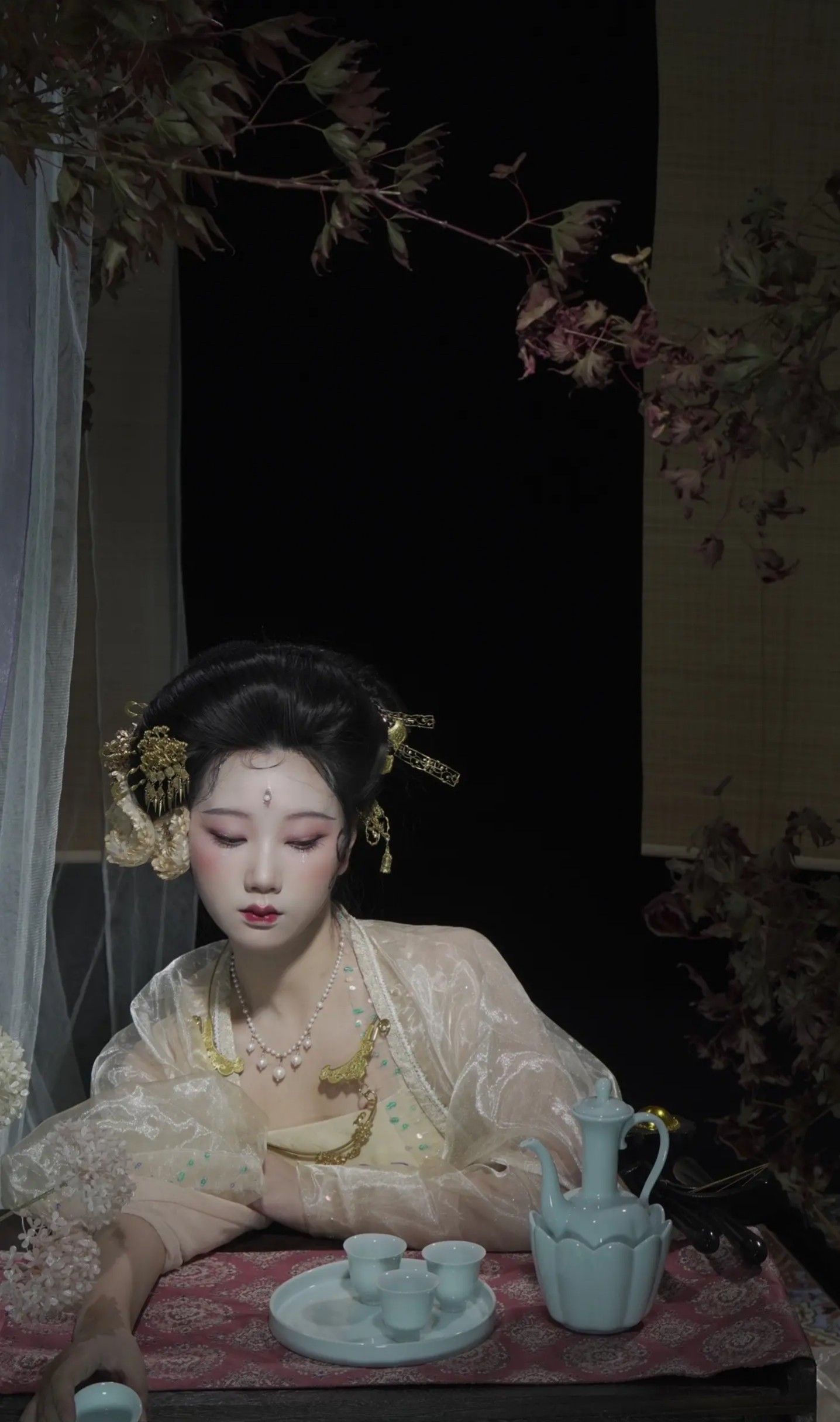 Winter Cheongsam with Thickened Jacket:A Blend of Tradition and Warmth Winter Cheongsam with Thickened Jacket:A Blend of Tradition and Warmth