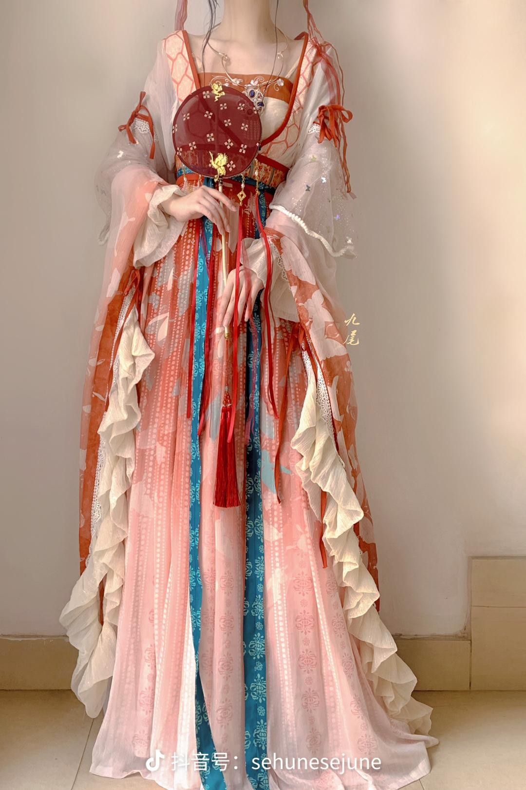 The Splendor of Hanfu in the Northern and Southern Dynasties:A Journey Through Time The Splendor of Hanfu in the Northern and Southern Dynasties:A Journey Through Time