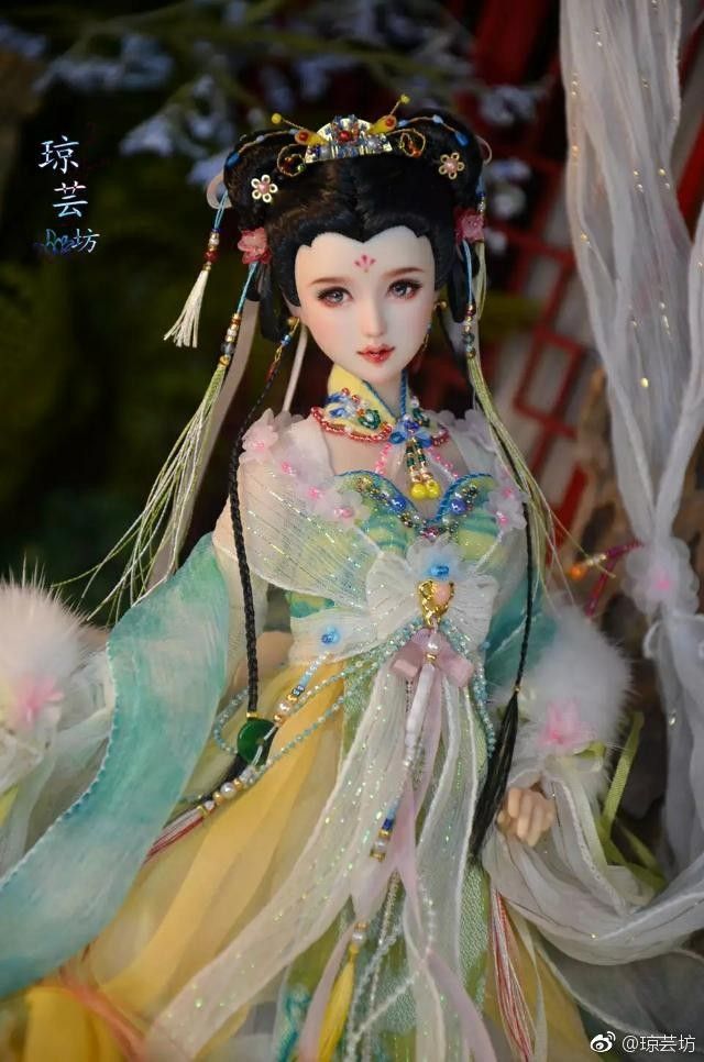 Embracing the Beauty of Hanfu as a Short and Curvier Individual:A Journey of 155cm Embracing the Beauty of Hanfu as a Short and Curvier Individual:A Journey of 155cm