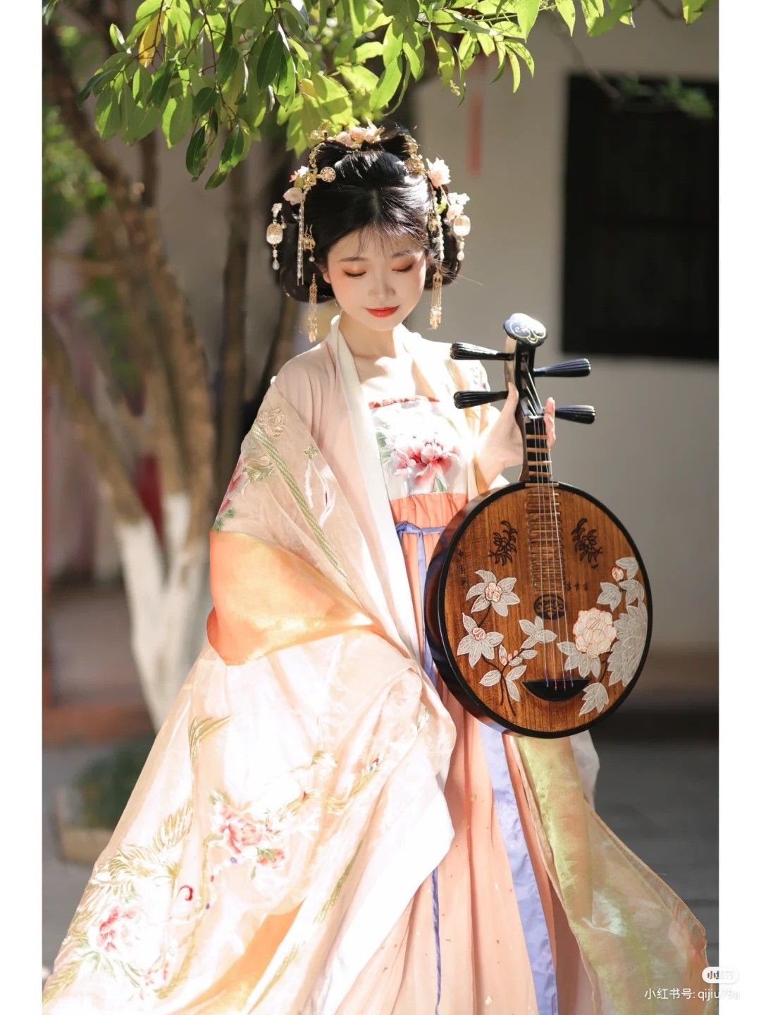 The Starry Purple of Hanfu:Unveiling the Traditional Splendor in Modern Times The Starry Purple of Hanfu:Unveiling the Traditional Splendor in Modern Times