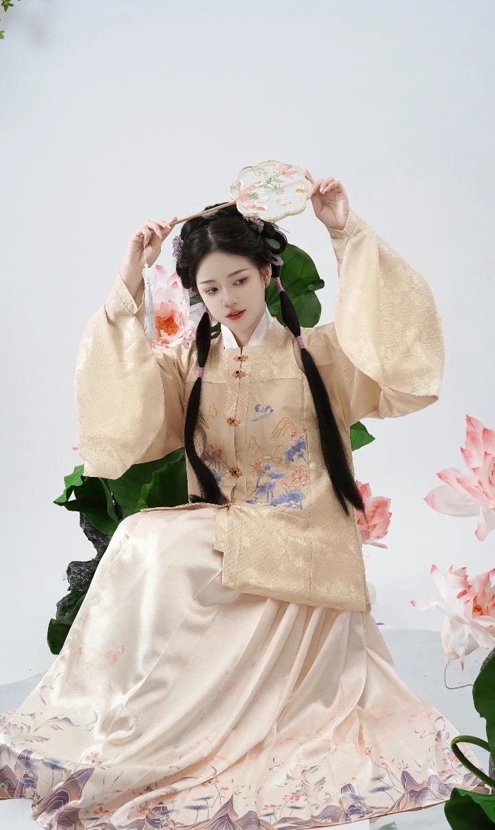 Cool Hanfu Fashion:Exploring the Modern Allure of Traditional Chinese Clothing Cool Hanfu Fashion:Exploring the Modern Allure of Traditional Chinese Clothing