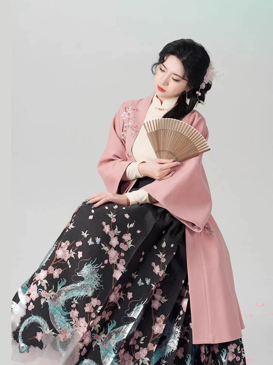 The Splendor of Red and Green Hanfu for a 12-Year-Old Child The Splendor of Red and Green Hanfu for a 12-Year-Old Child