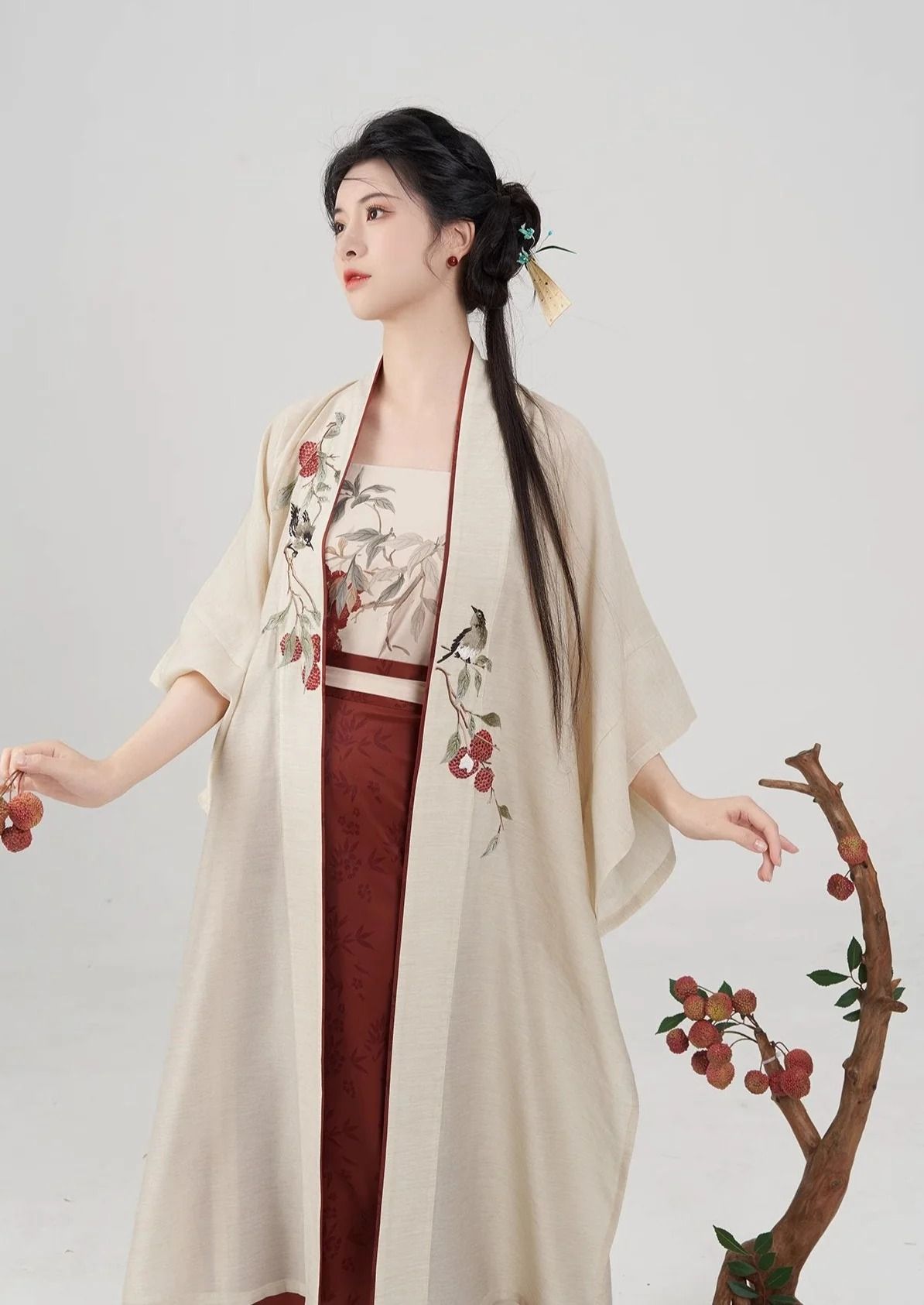 Catching the Glow of Hanfu:A Dreamlike Journey Through the Galaxy of Traditional Chinese Beauty Catching the Glow of Hanfu:A Dreamlike Journey Through the Galaxy of Traditional Chinese Beauty