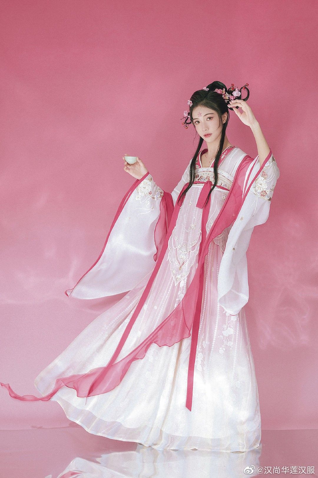 Initial Dawn:The Splendor of Hanfu Classical Jewelry