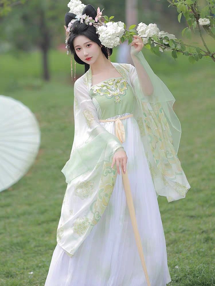 Elegant Hanfu Skirt Sets:A Glimpse into Traditional Chinese Fashion Elegant Hanfu Skirt Sets:A Glimpse into Traditional Chinese Fashion