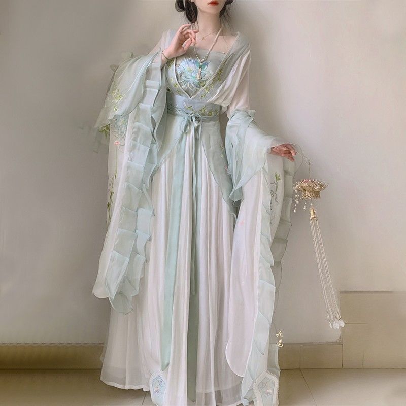 Exploring the World of Summer Hanfu Shoes:A Journey into Traditional Chinese Footwear Exploring the World of Summer Hanfu Shoes:A Journey into Traditional Chinese Footwear