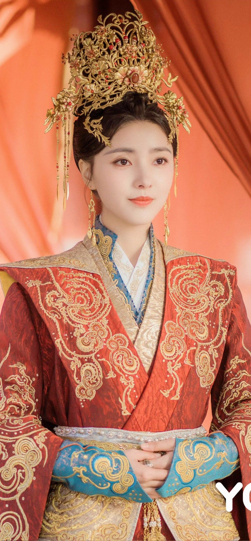 Exquisite Red Cheongsam:A Symbol of Elegance and Luxury Exquisite Red Cheongsam:A Symbol of Elegance and Luxury