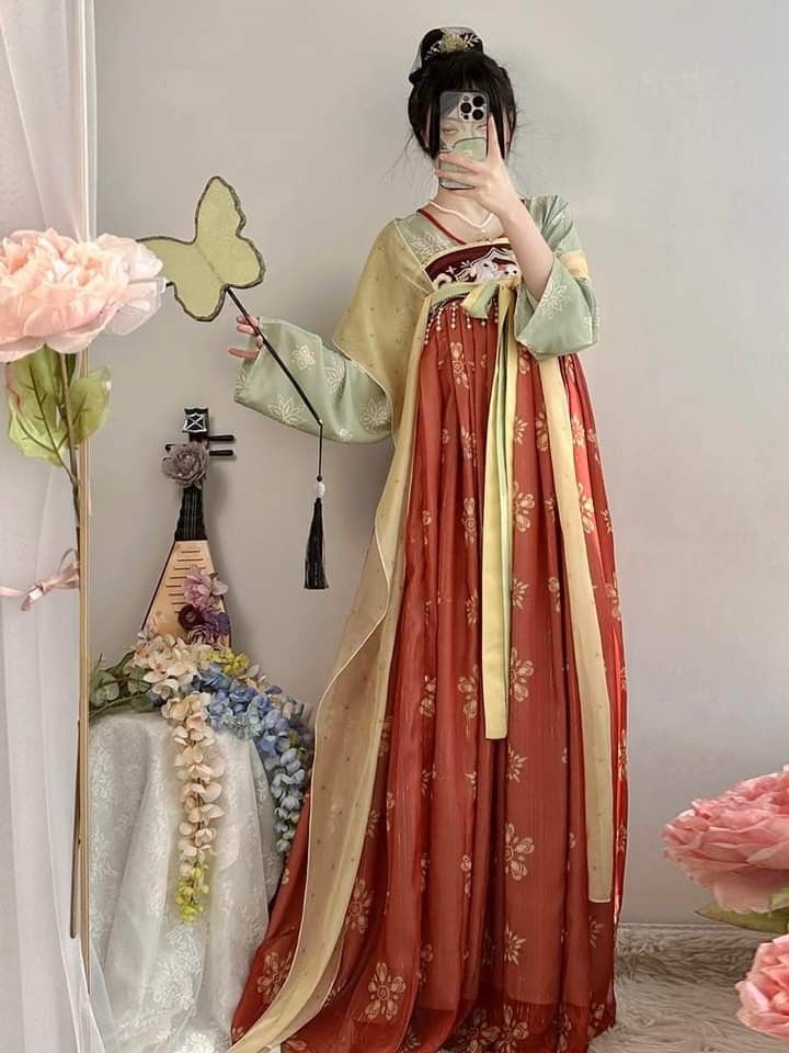 Exploring the Elegance of Blue-Purple Hanfu Headwear Exploring the Elegance of Blue-Purple Hanfu Headwear