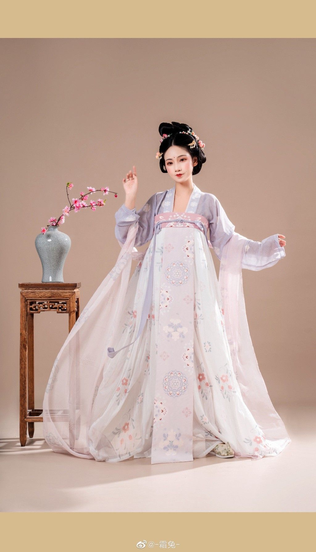 Summer Chic:The Cheongsam and Shawl as Fashion Statement for Women Summer Chic:The Cheongsam and Shawl as Fashion Statement for Women