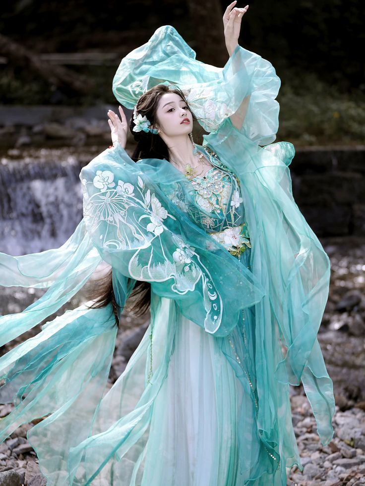 Traditional Charm Meets Modern Child:11-Year-Old Girls Hanfu Fashion Traditional Charm Meets Modern Child:11-Year-Old Girls Hanfu Fashion