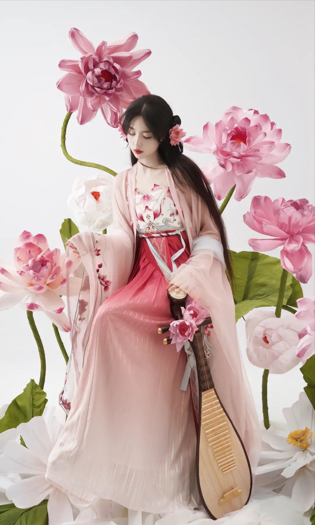 The Enchantment of Evening Cloud Silk Cheongsam with Fragrant Cloud Silk The Enchantment of Evening Cloud Silk Cheongsam with Fragrant Cloud Silk