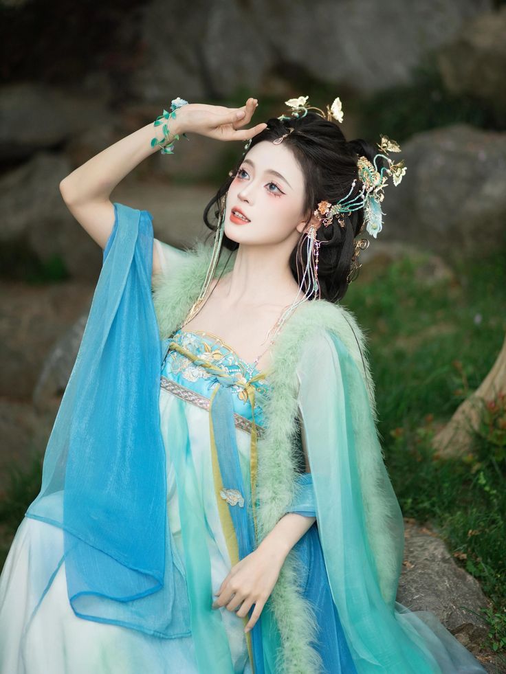 Teenage Girl in Traditional Chinese Fashion:The Summer of 13-Year-Old Hanfu Enthusiast Teenage Girl in Traditional Chinese Fashion:The Summer of 13-Year-Old Hanfu Enthusiast