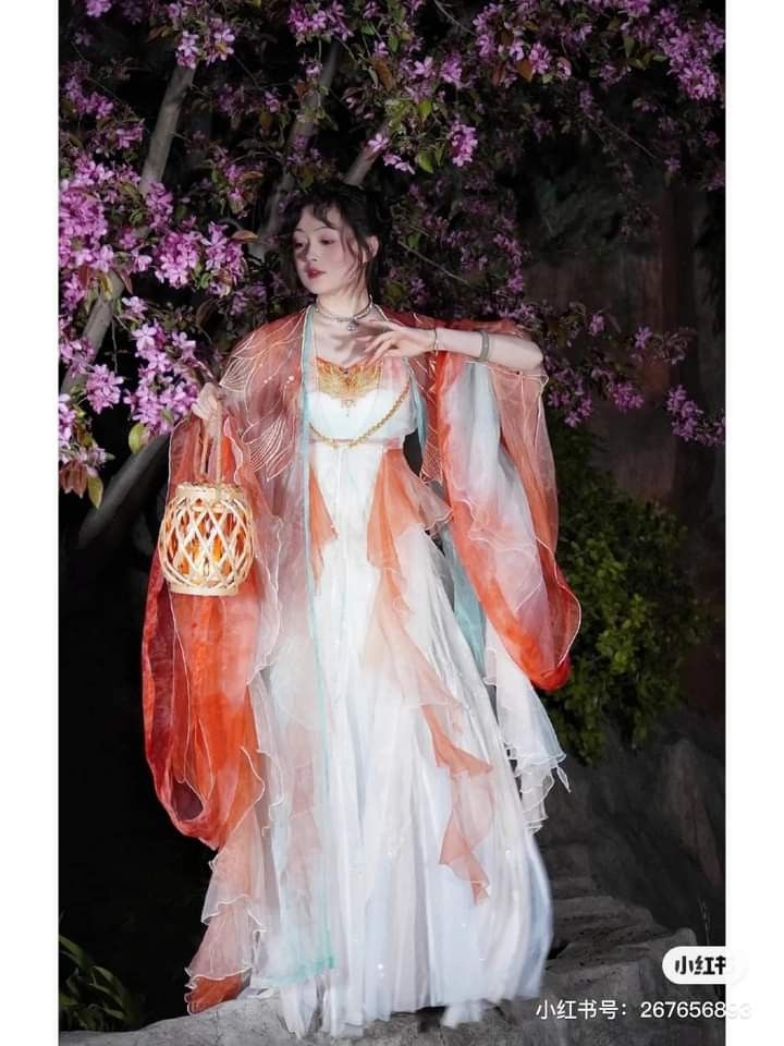 Embracing Elegance:The Silk Cheongsam Dress as a Belly-Covering Solution Embracing Elegance:The Silk Cheongsam Dress as a Belly-Covering Solution