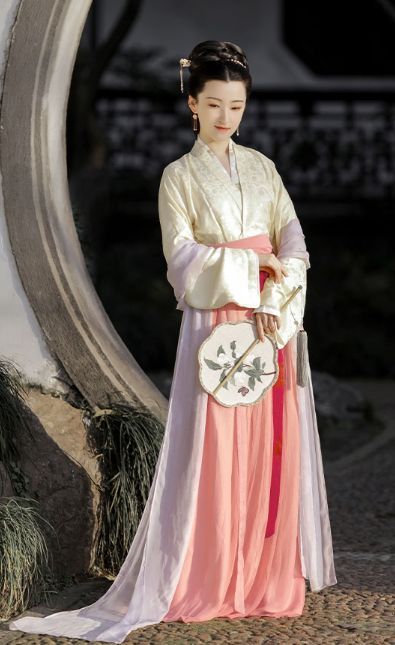 The Splendor of Hanfu Hair Ornaments:A Plush Ball Tale The Splendor of Hanfu Hair Ornaments:A Plush Ball Tale