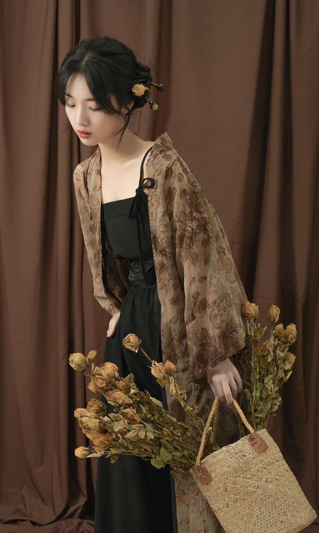 The Revival of Piqiao Robes:A Closer Look at the Elegance of Leather-Trimmed Cheongsam The Revival of Piqiao Robes:A Closer Look at the Elegance of Leather-Trimmed Cheongsam