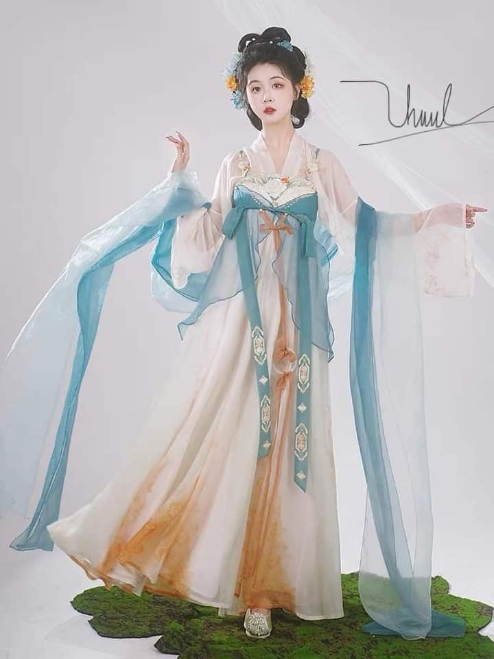 The Splendor of a Hanfu Bride:The Crown of Phoenix and the Robe of Dawn The Splendor of a Hanfu Bride:The Crown of Phoenix and the Robe of Dawn