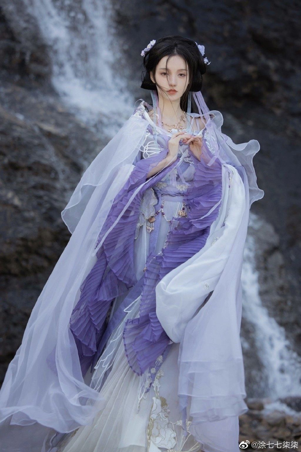 The Evolution of Waist Chains in Hanfu Fashion:A Closer Look at the Adornments The Evolution of Waist Chains in Hanfu Fashion:A Closer Look at the Adornments
