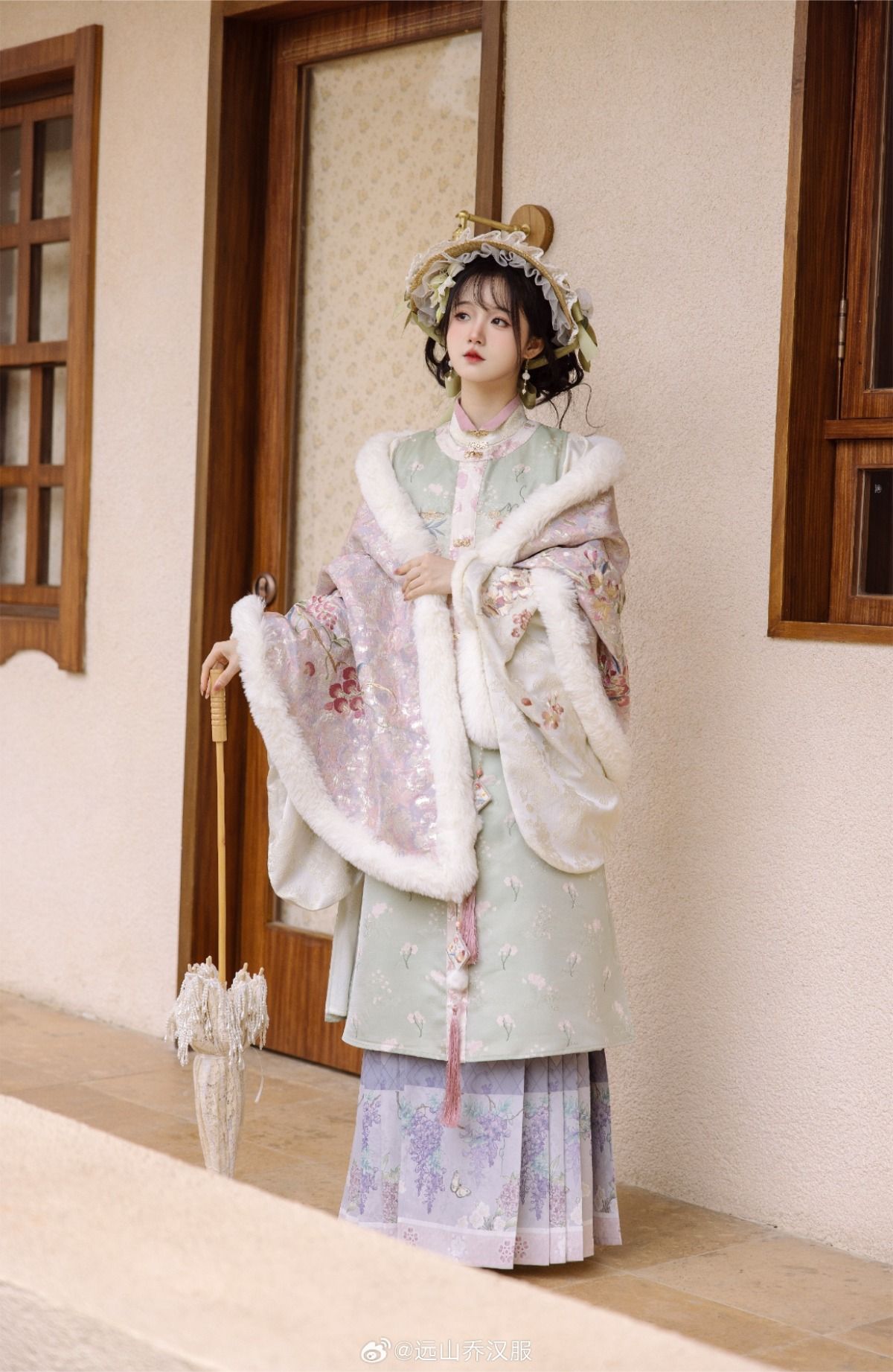 The Rise of Low-Cut Cheongsam Skirts:A Fashion Statement in Modern Times The Rise of Low-Cut Cheongsam Skirts:A Fashion Statement in Modern Times