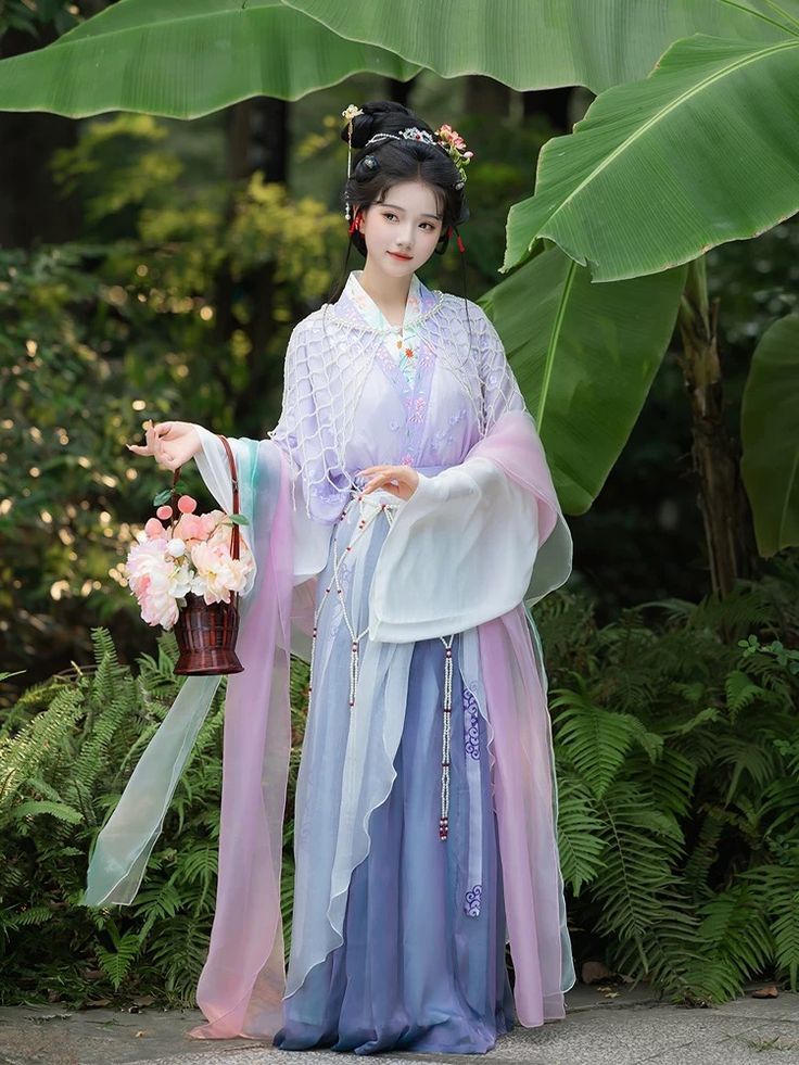 The Enchantment of Green Cheongsam:A Cultural Icon of Chinese Traditional Elegance The Enchantment of Green Cheongsam:A Cultural Icon of Chinese Traditional Elegance