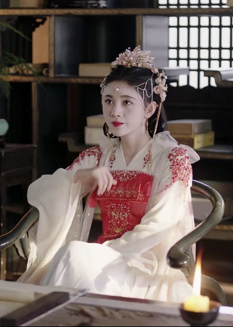 The Splendid Song-Style Hanfu:A Journey into the Beauty of Traditional Chinese Clothing The Splendid Song-Style Hanfu:A Journey into the Beauty of Traditional Chinese Clothing